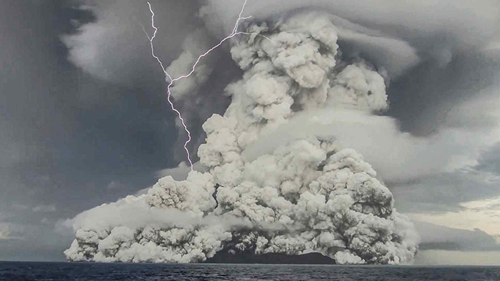 lightning strike in volcanic plume