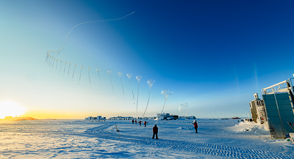 South Pole ozonesonde launch